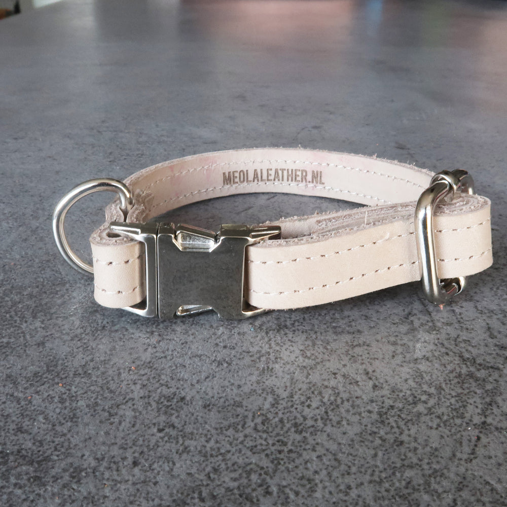
                      
                        Leren klik halsbanden SALE
                      
                    