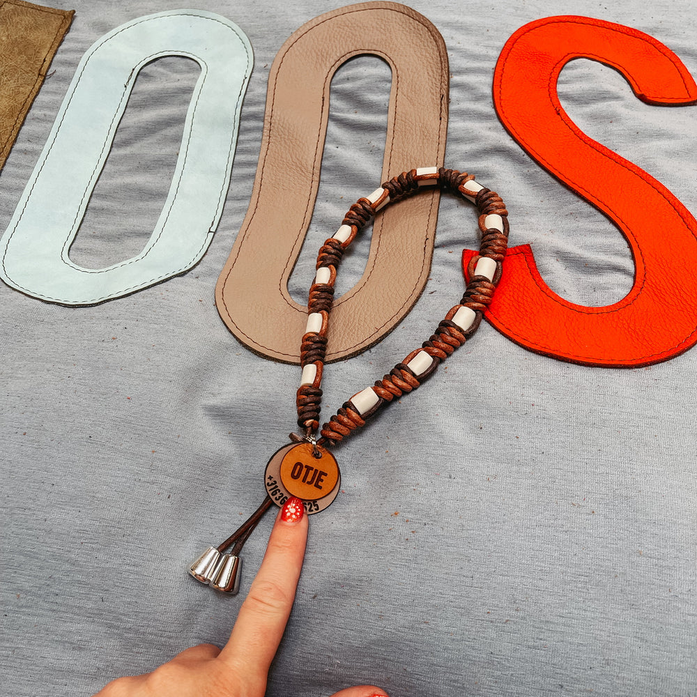 
                      
                        Leren penning gepersonaliseerd bruin
                      
                    