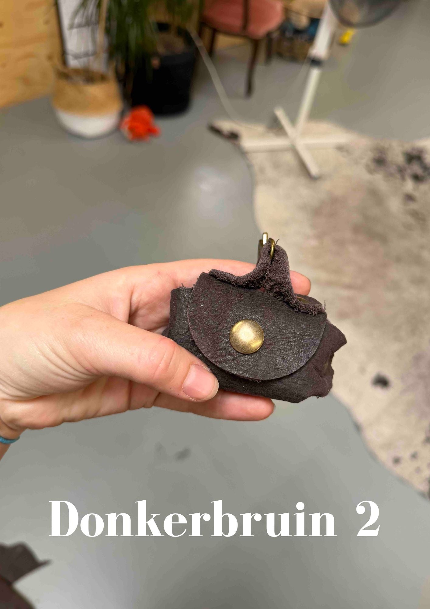 Poeptasje handgemaakt meola leather dogs zakje om poepzakjes in te doen te klikken aan hondenriem donkerbruin