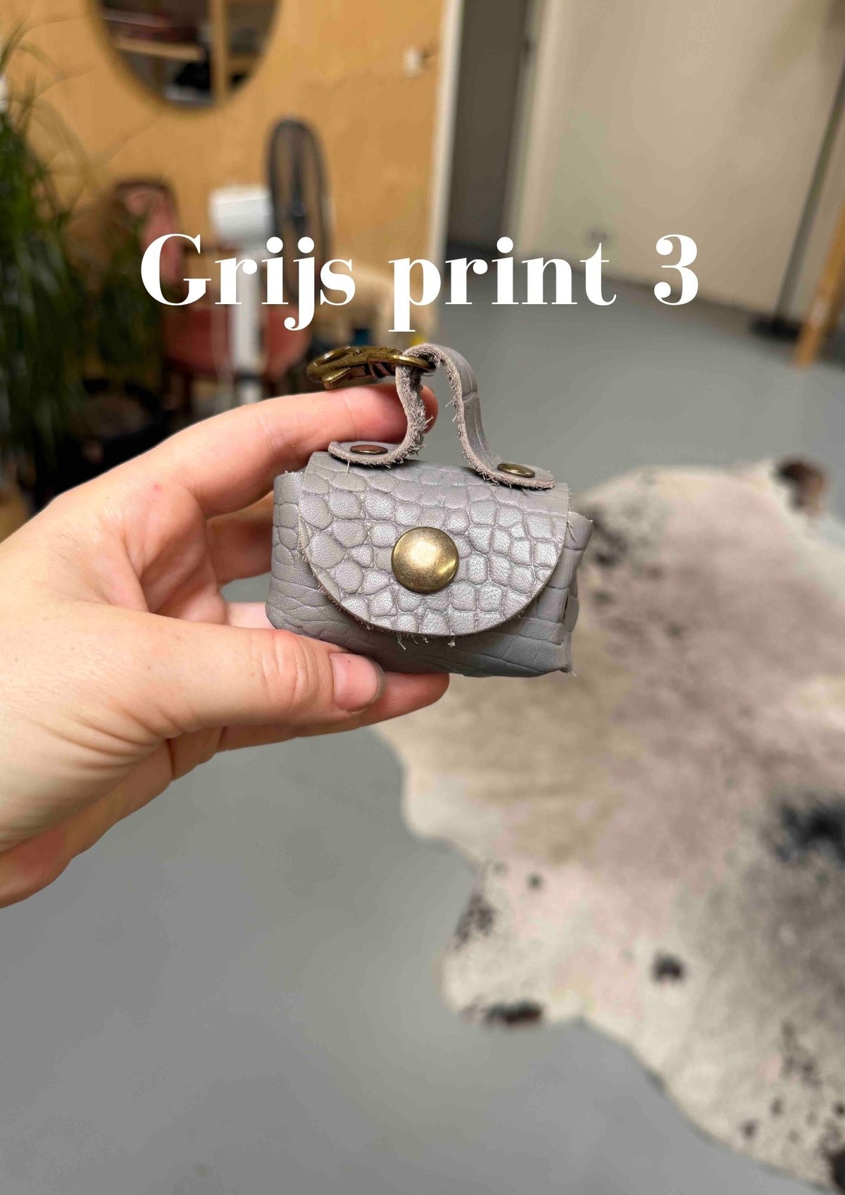 Poeptasje_handgemaakt_meola_leather_dogs_zakje_om_poepzakjes_in_te_doen_te_klikken_aan_hondenriem_grijs print