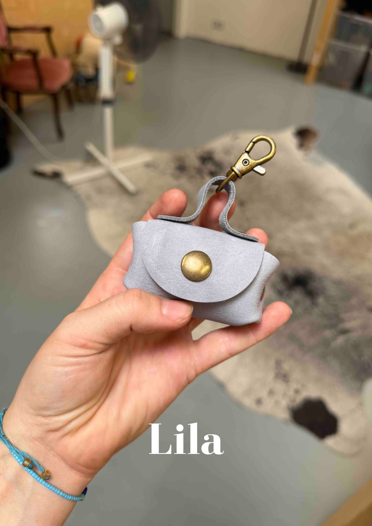 Poeptasje handgemaakt meola leather dogs zakje om poepzakjes in te doen te klikken aan hondenriem lila