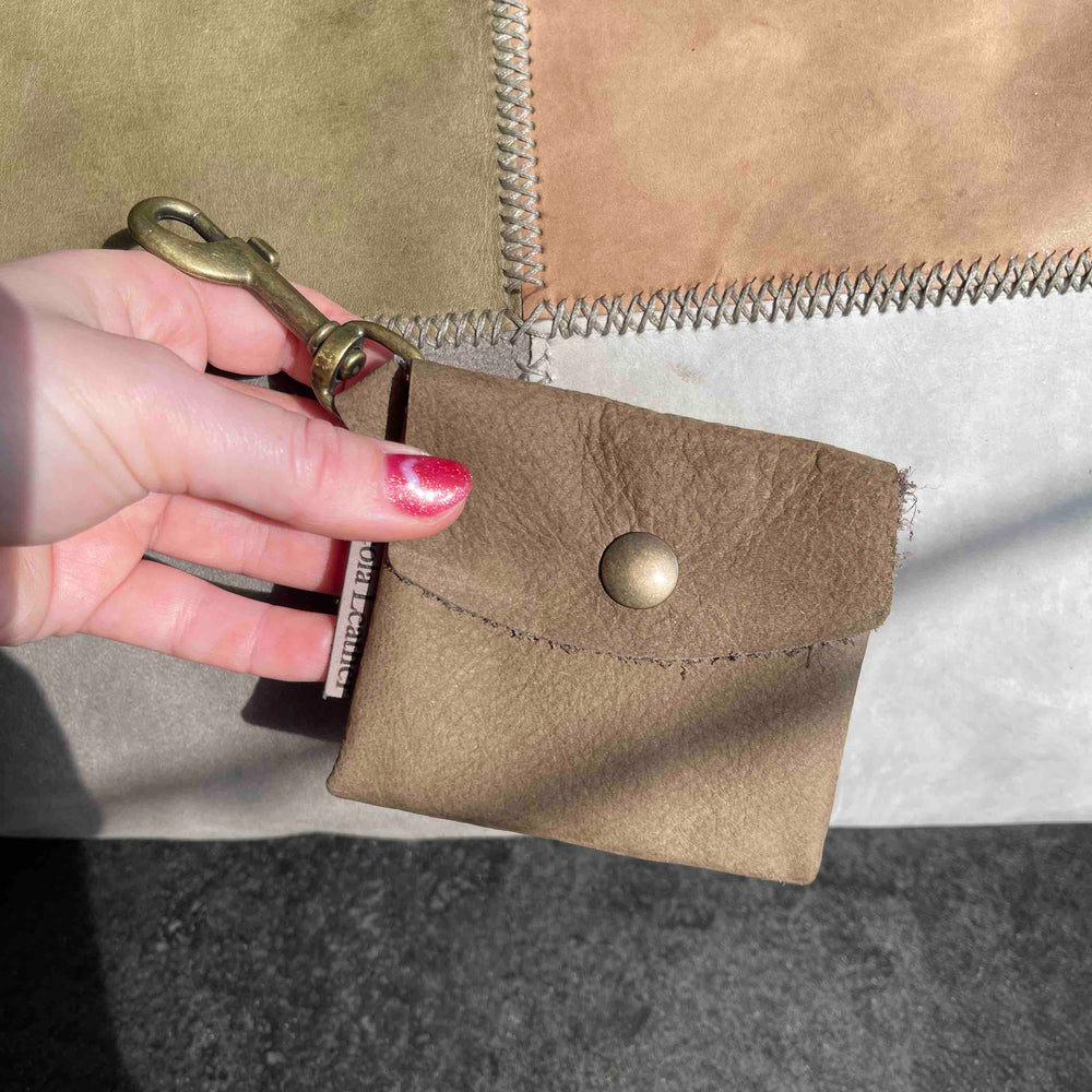 
                      
                        Snackbag hond snacktasje aan lijn poeptasje aan lijn lhandgemaakt eren snackbag legergroen
                      
                    