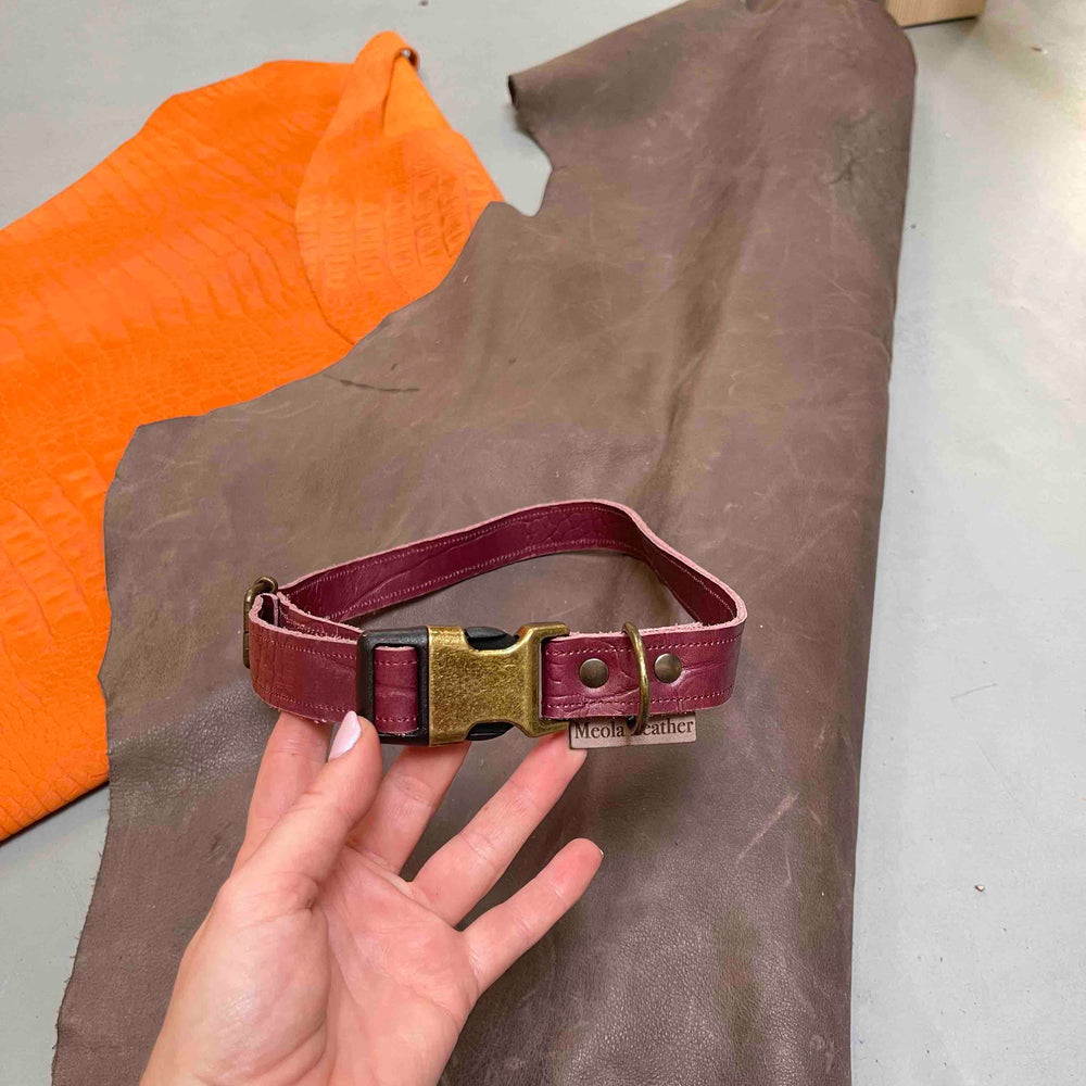 
                      
                        leren klik halsband handgemaakt wijnrood in maat l 25mm breed
                      
                    