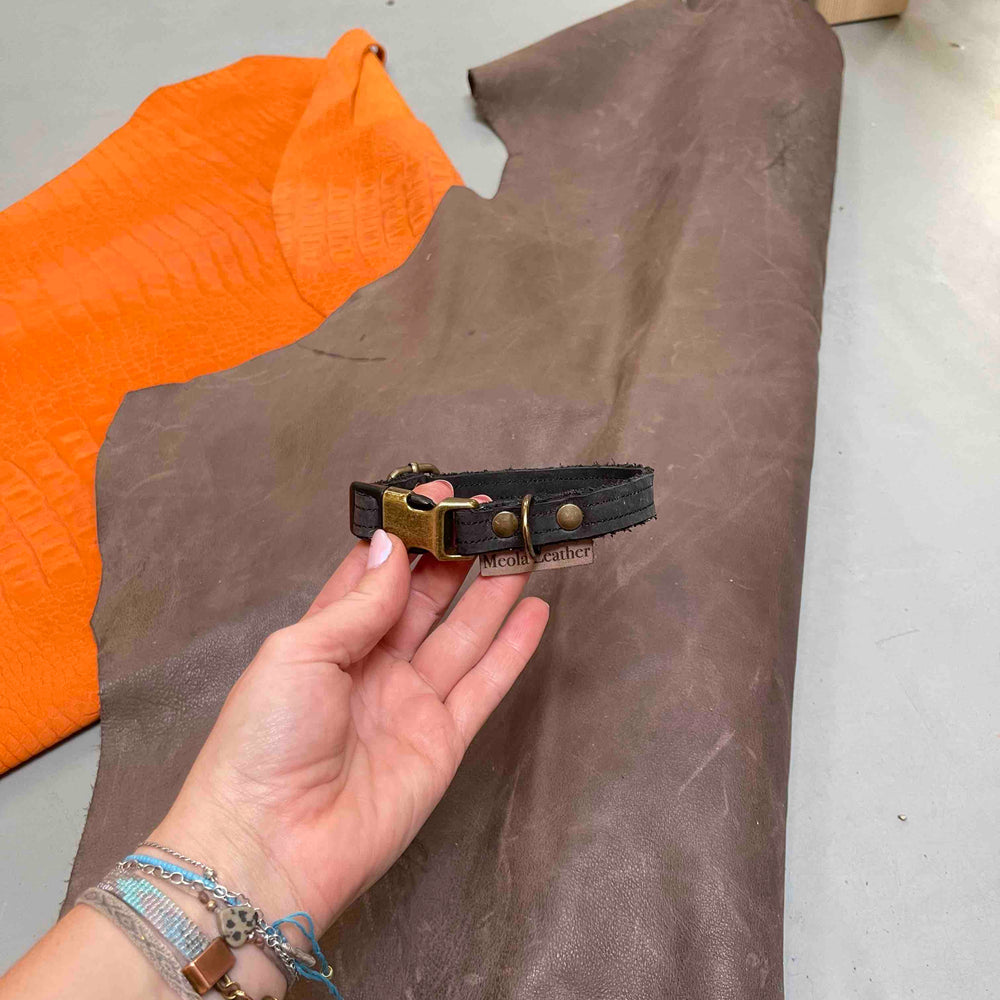 
                      
                        leren klik halsband handgemaakt zwart in maat s 15mm breed
                      
                    