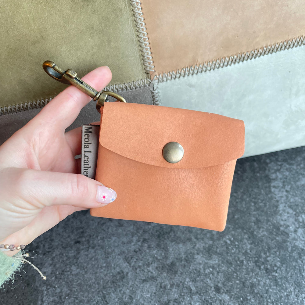 
                      
                        leren snackbag uitlaattasje lever handgemaakt
                      
                    