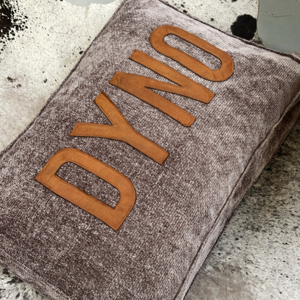 
                      
                        luxe hondenkussen hondenmand benchkussen gepersonaliseerd met naam 100x70 50x70 donkerbruin teddy
                      
                    