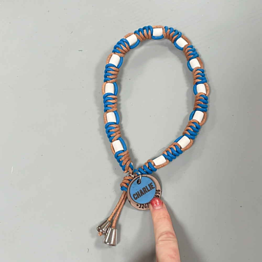 
                      
                        meola-leather-dogs-tekenbandje-hondensierraad-EM-kralen-leren-tekenband-blauw-beige
                      
                    