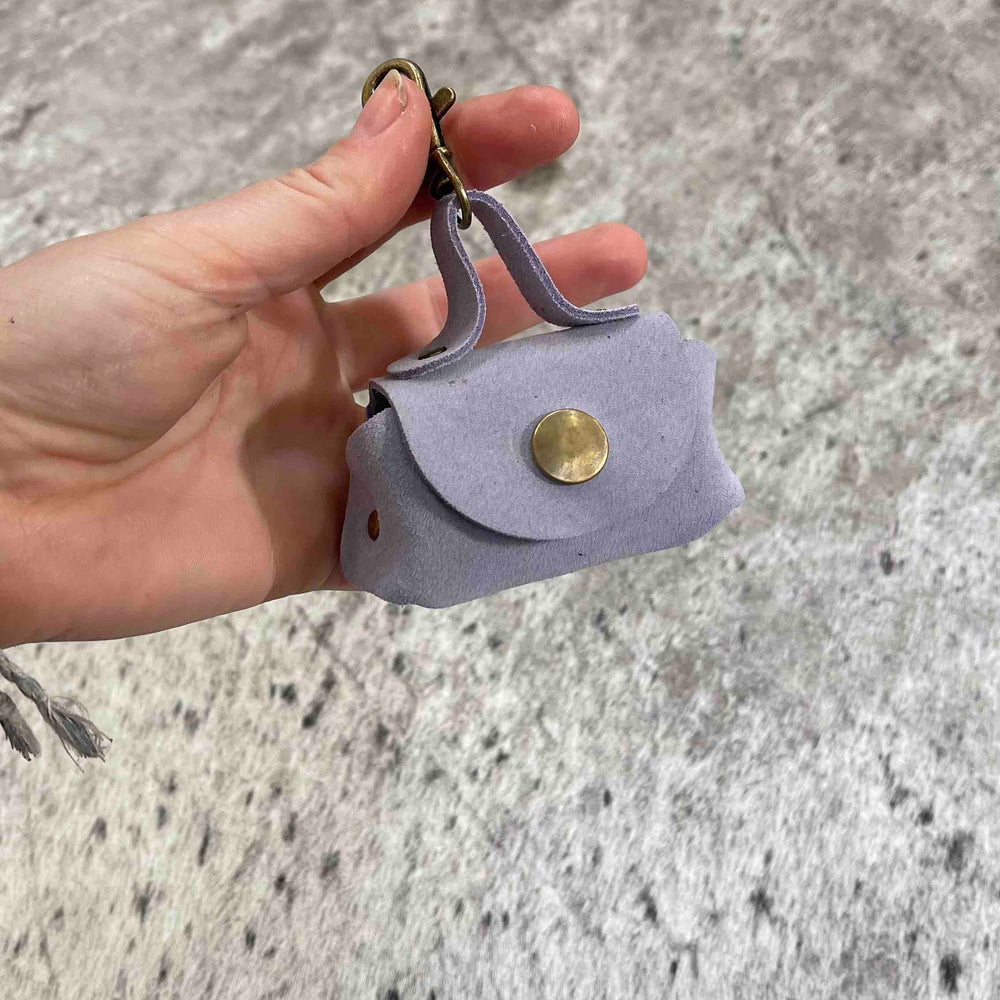 
                      
                        mini uitlaattasje poeptasje hond handgemaakt leer meola leather dogs
                      
                    