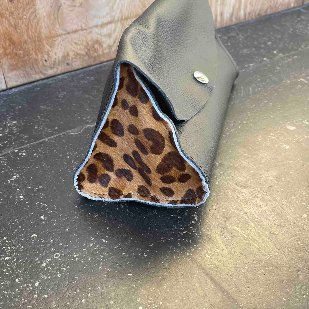 
                      
                        toilettas-snacktas-hond-met-naam-zwart-print
                      
                    